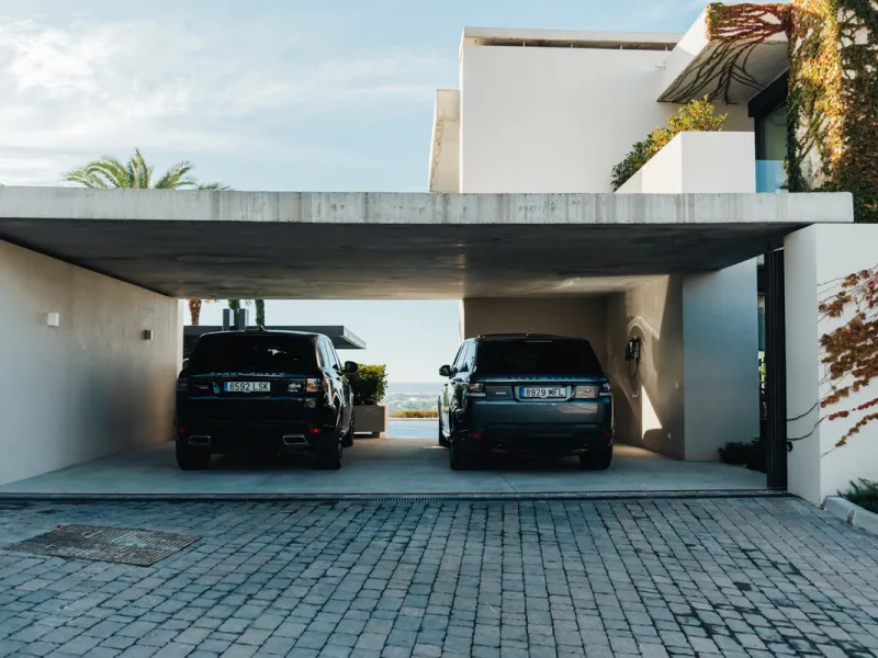 Welcome to a stunning property in The Hills, an exclusive neighborhood perched on La Quinta's cliffside. Overlooking the Mediterranean Sea, Puerto Banús, and San Pedro, this villa boasts incredible 200-degree views reaching all the way to Gibraltar and No