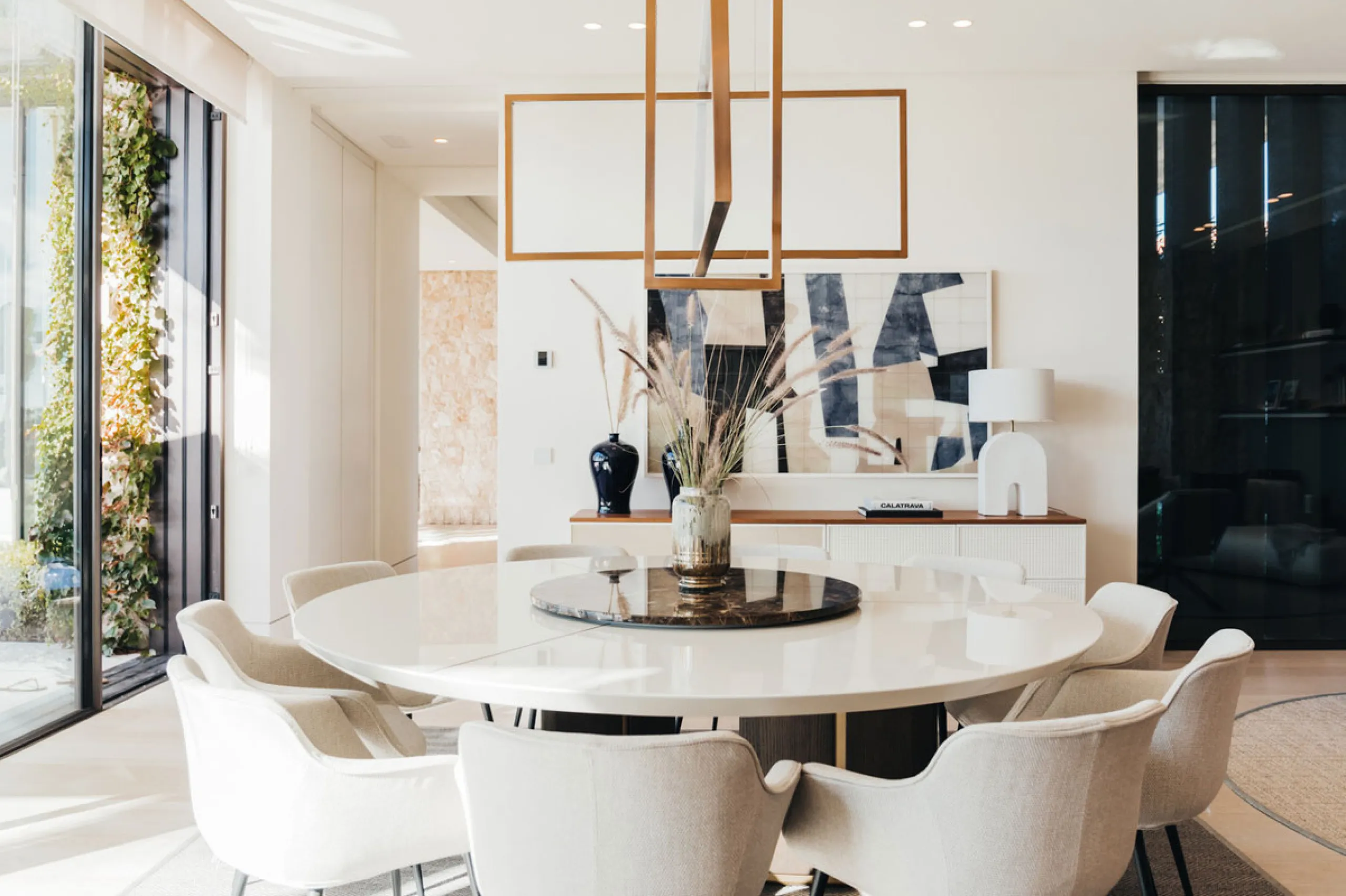 Welcome to a stunning property in The Hills, an exclusive neighborhood perched on La Quinta's cliffside. Overlooking the Mediterranean Sea, Puerto Banús, and San Pedro, this villa boasts incredible 200-degree views reaching all the way to Gibraltar and No