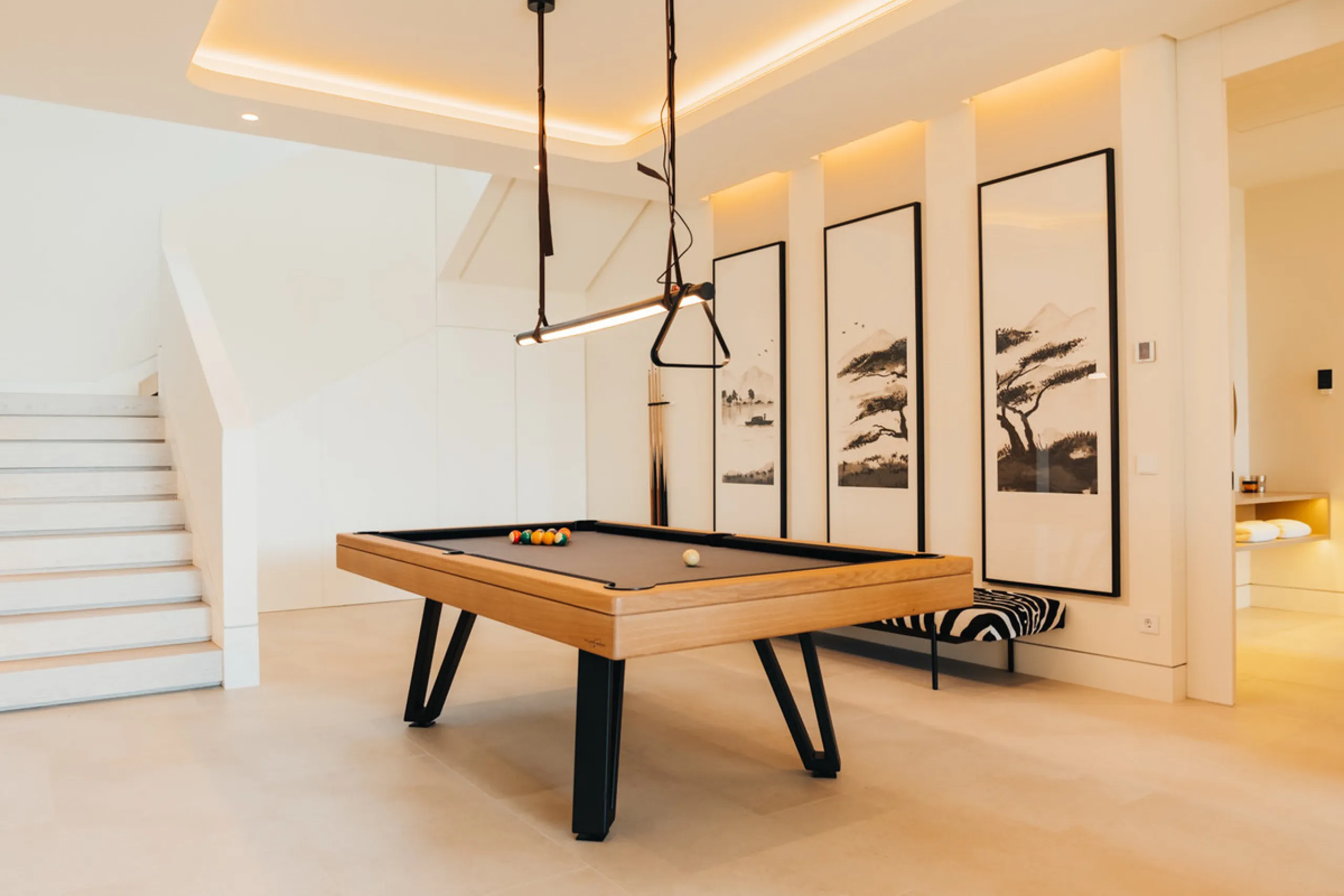 Welcome to a stunning property in The Hills, an exclusive neighborhood perched on La Quinta's cliffside. Overlooking the Mediterranean Sea, Puerto Banús, and San Pedro, this villa boasts incredible 200-degree views reaching all the way to Gibraltar and No