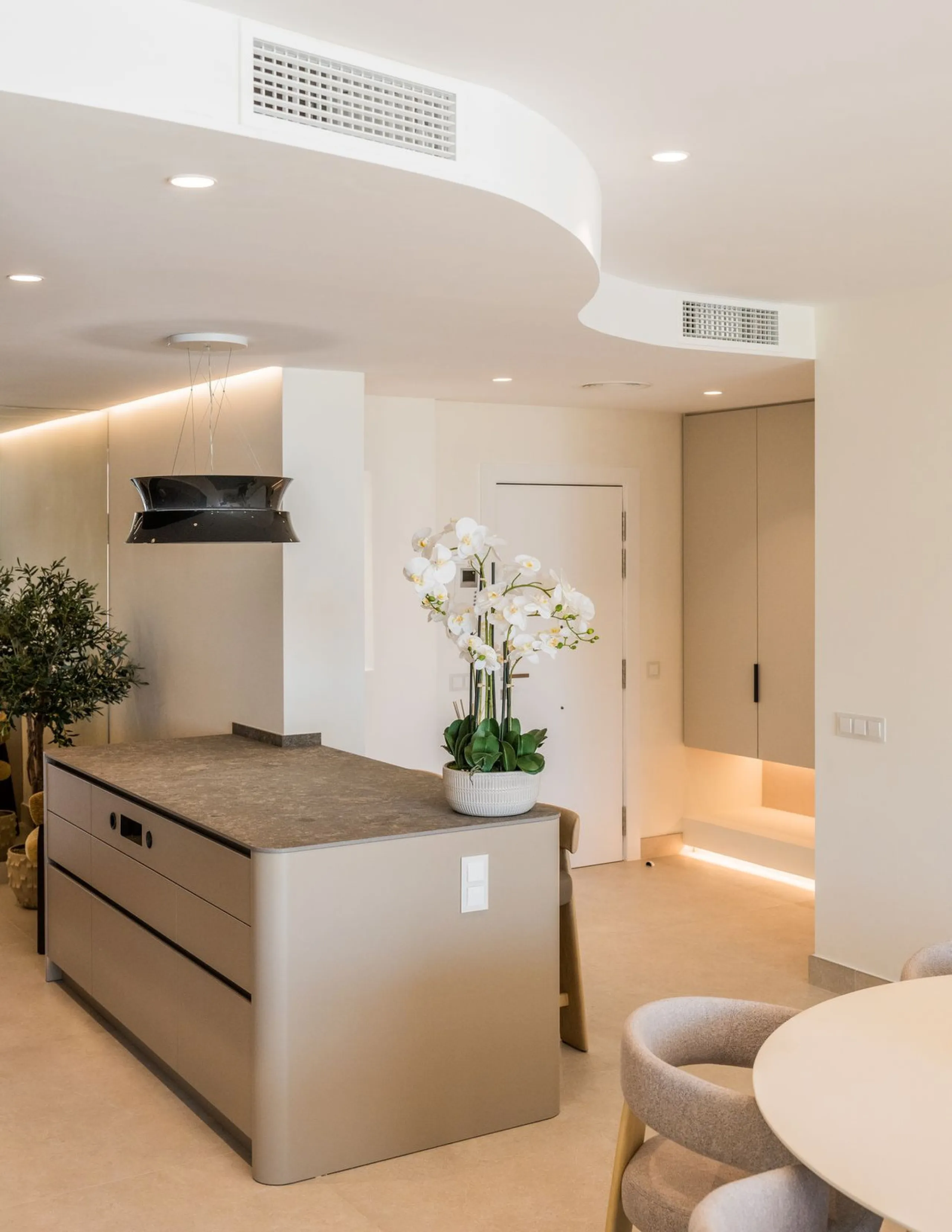 Exclusive Duplex Penthouse with Spectacular Sea Views in Estepona's New Golden Mile