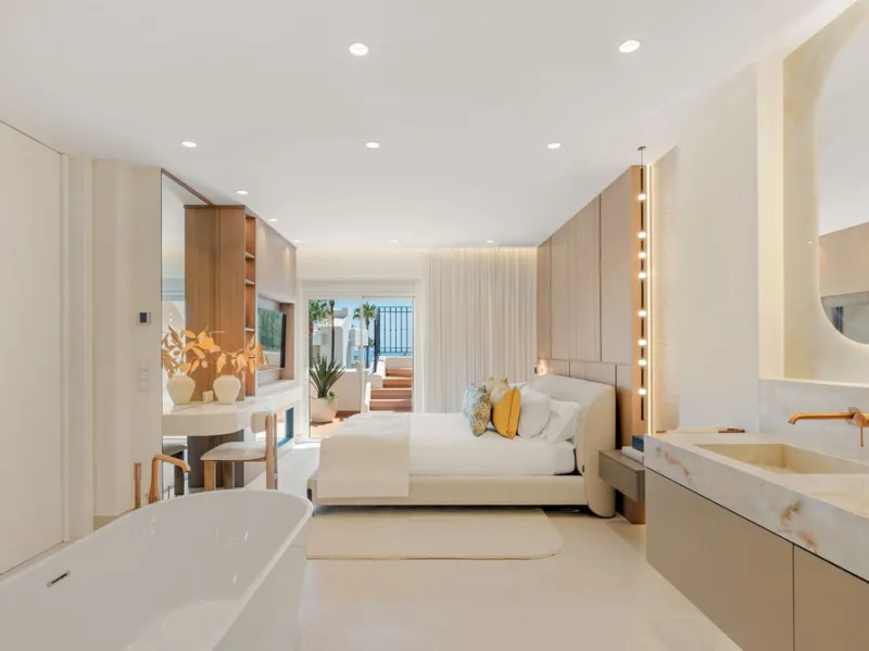 Exclusive Duplex Penthouse with Spectacular Sea Views in Estepona's New Golden Mile