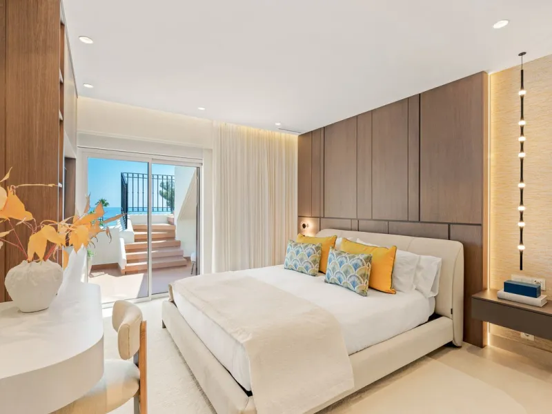Exclusive Duplex Penthouse with Spectacular Sea Views in Estepona's New Golden Mile