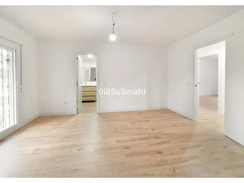 Apartment - Middle Floor Apartment в продаже в Málaga, Málaga. В доме 3 спален и 2 ванных комнат. Площадь дома 144 м²