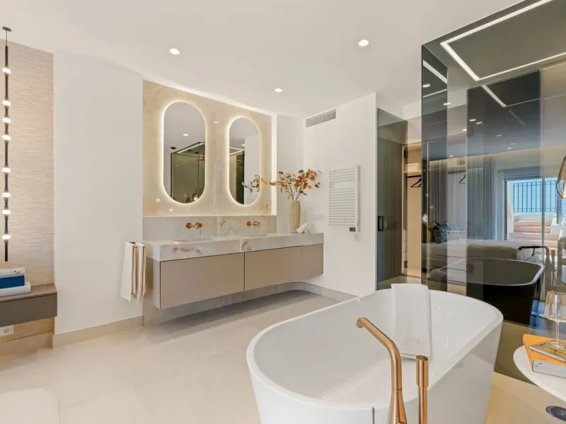 Exclusive Duplex Penthouse with Spectacular Sea Views in Estepona's New Golden Mile