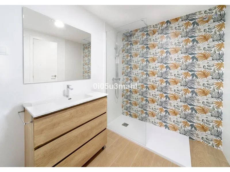 Apartment - Middle Floor Apartment в продаже в Málaga, Málaga. В доме 3 спален и 2 ванных комнат. Площадь дома 144 м²