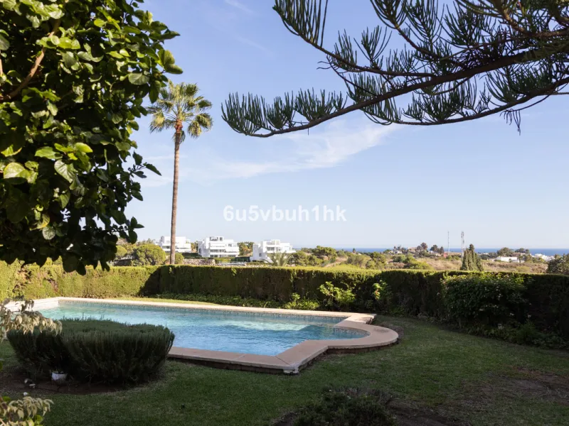 House - Detached Villa в продаже в Benahavís, Málaga. В доме 3 спален и 3 ванных комнат. Площадь дома 313 м². Площадь участка 1348 м²