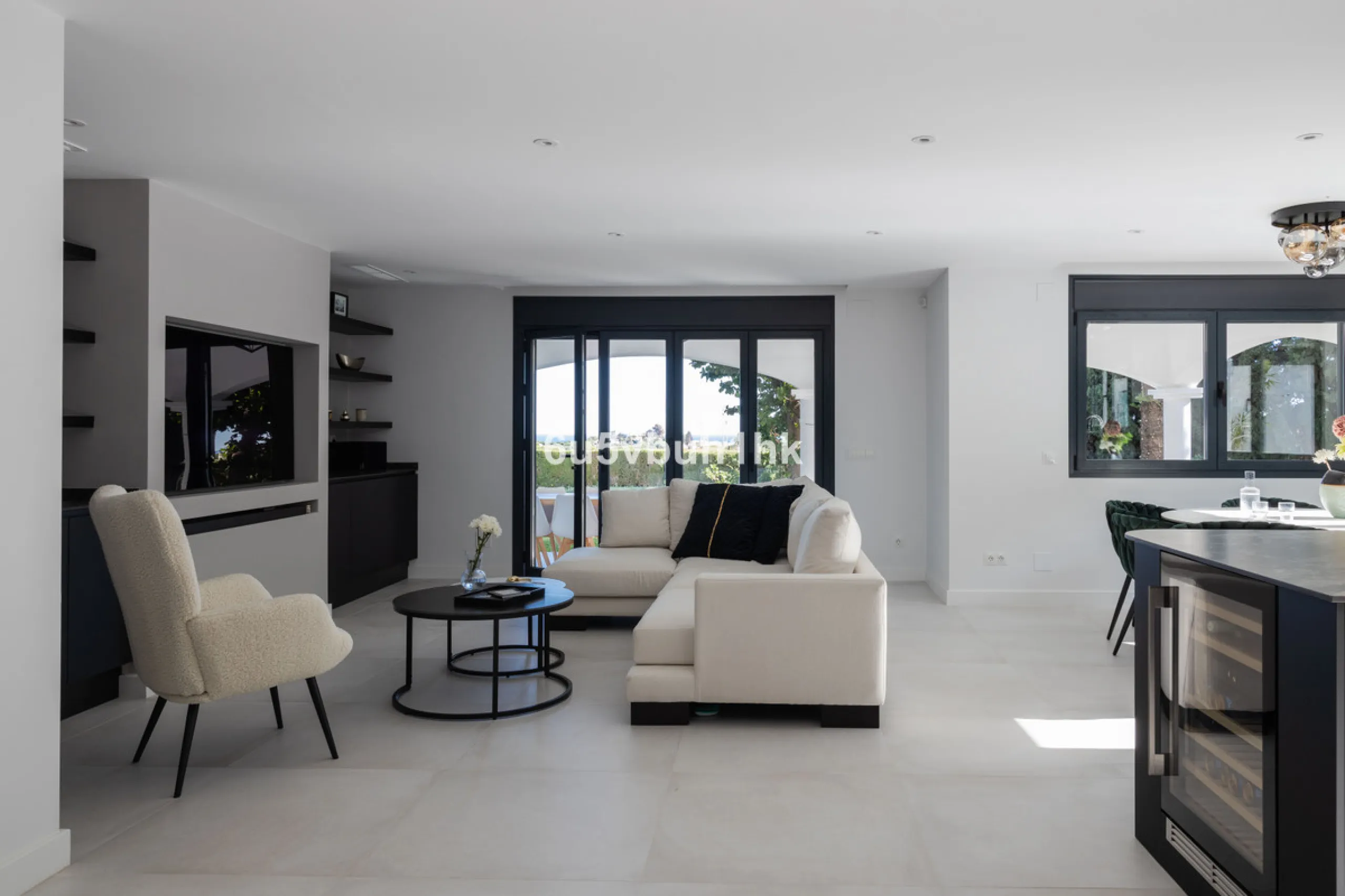 House - Detached Villa в продаже в Benahavís, Málaga. В доме 3 спален и 3 ванных комнат. Площадь дома 313 м². Площадь участка 1348 м²