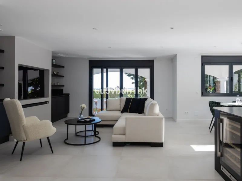 House - Detached Villa в продаже в Benahavís, Málaga. В доме 3 спален и 3 ванных комнат. Площадь дома 313 м². Площадь участка 1348 м²