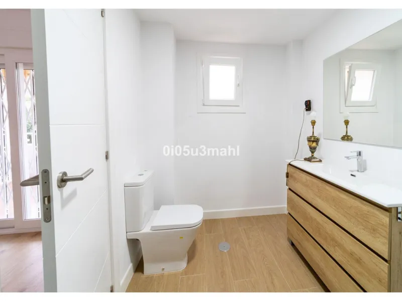 Apartment - Middle Floor Apartment в продаже в Málaga, Málaga. В доме 3 спален и 2 ванных комнат. Площадь дома 144 м²