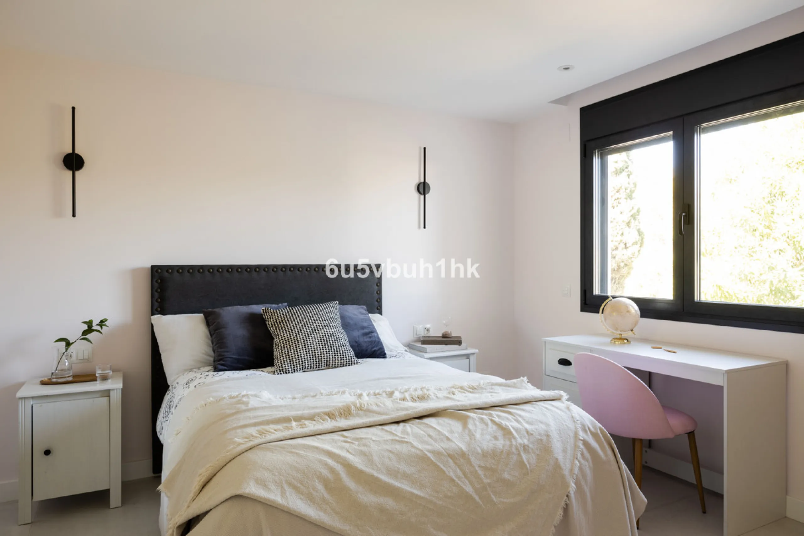 House - Detached Villa в продаже в Benahavís, Málaga. В доме 3 спален и 3 ванных комнат. Площадь дома 313 м². Площадь участка 1348 м²