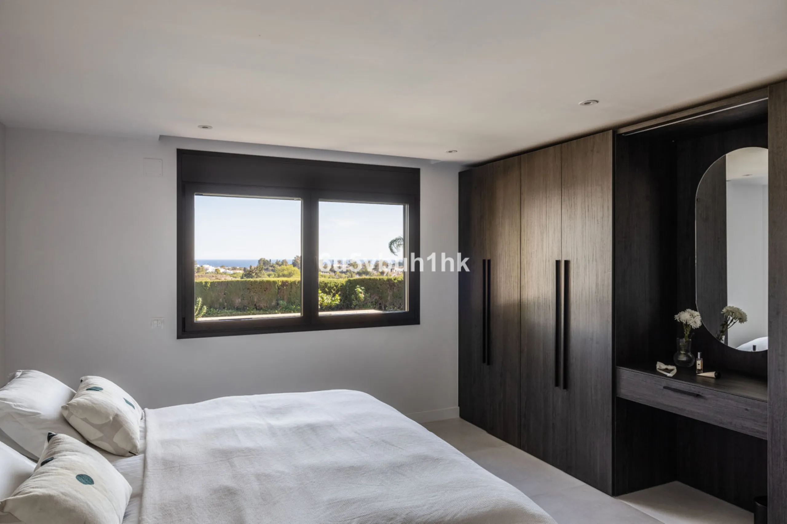 House - Detached Villa в продаже в Benahavís, Málaga. В доме 3 спален и 3 ванных комнат. Площадь дома 313 м². Площадь участка 1348 м²