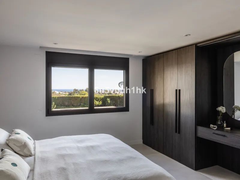 House - Detached Villa в продаже в Benahavís, Málaga. В доме 3 спален и 3 ванных комнат. Площадь дома 313 м². Площадь участка 1348 м²