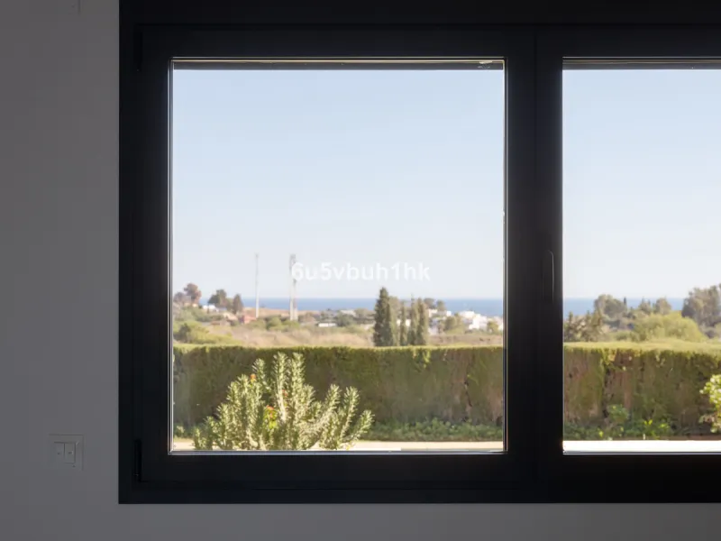 House - Detached Villa в продаже в Benahavís, Málaga. В доме 3 спален и 3 ванных комнат. Площадь дома 313 м². Площадь участка 1348 м²