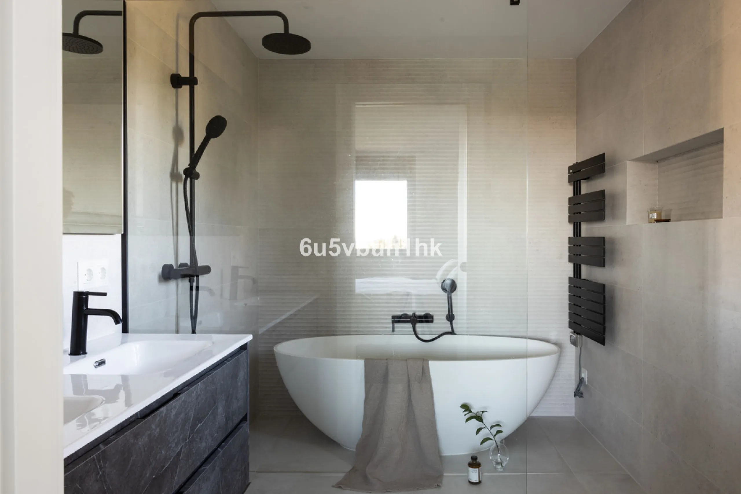 House - Detached Villa в продаже в Benahavís, Málaga. В доме 3 спален и 3 ванных комнат. Площадь дома 313 м². Площадь участка 1348 м²