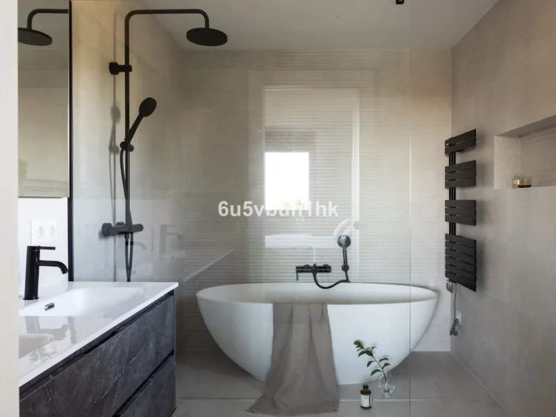 House - Detached Villa в продаже в Benahavís, Málaga. В доме 3 спален и 3 ванных комнат. Площадь дома 313 м². Площадь участка 1348 м²