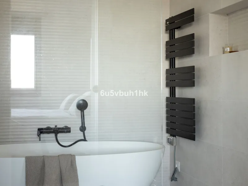 House - Detached Villa в продаже в Benahavís, Málaga. В доме 3 спален и 3 ванных комнат. Площадь дома 313 м². Площадь участка 1348 м²