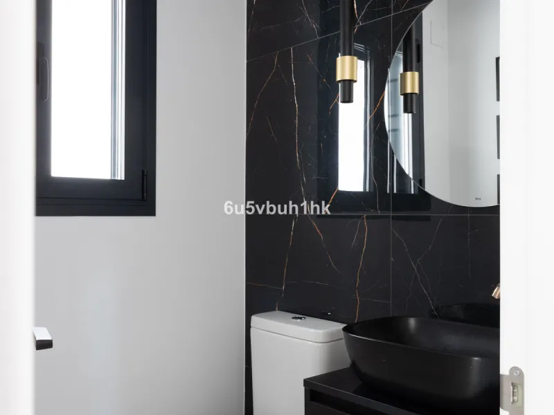 House - Detached Villa в продаже в Benahavís, Málaga. В доме 3 спален и 3 ванных комнат. Площадь дома 313 м². Площадь участка 1348 м²