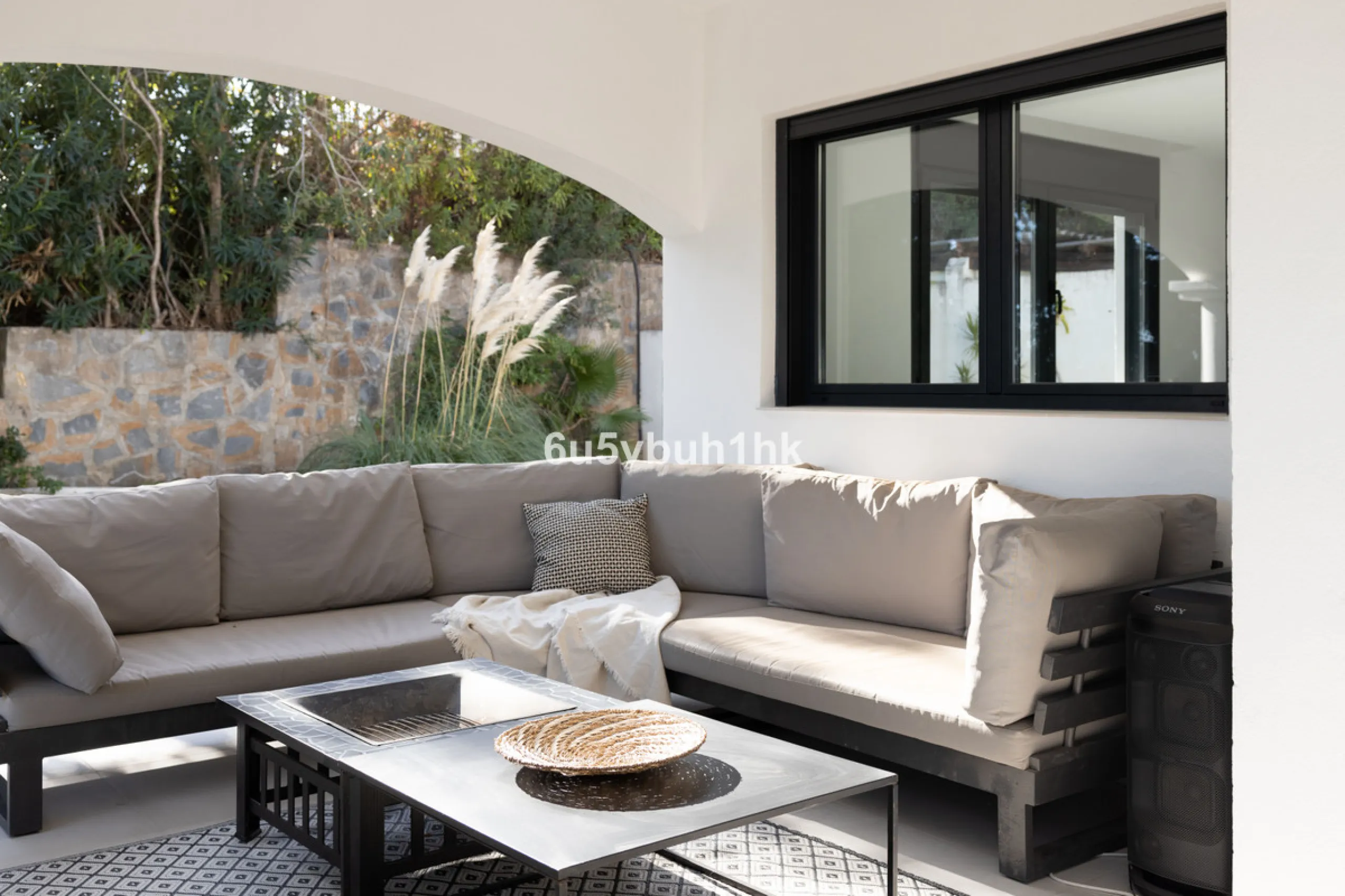 House - Detached Villa в продаже в Benahavís, Málaga. В доме 3 спален и 3 ванных комнат. Площадь дома 313 м². Площадь участка 1348 м²
