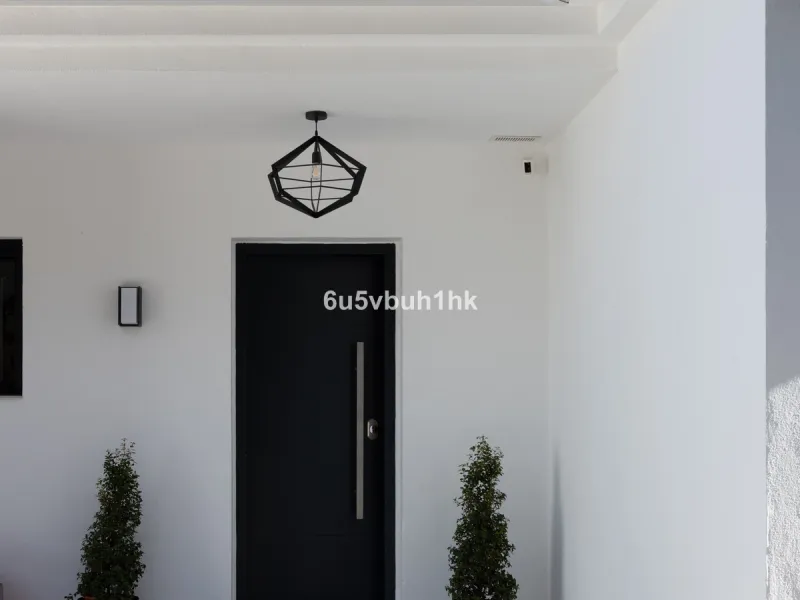 House - Detached Villa в продаже в Benahavís, Málaga. В доме 3 спален и 3 ванных комнат. Площадь дома 313 м². Площадь участка 1348 м²