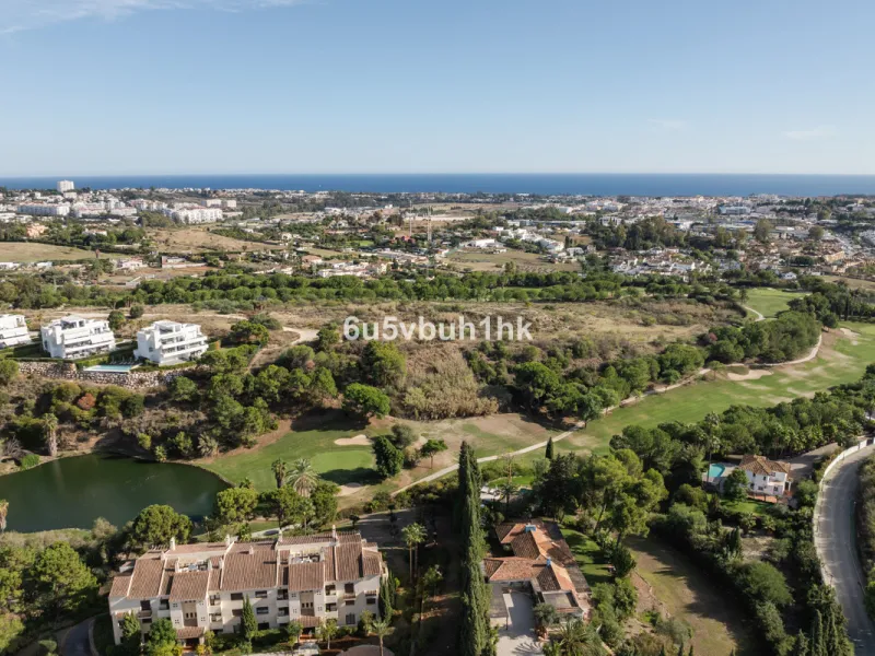 House - Detached Villa в продаже в Benahavís, Málaga. В доме 3 спален и 3 ванных комнат. Площадь дома 313 м². Площадь участка 1348 м²