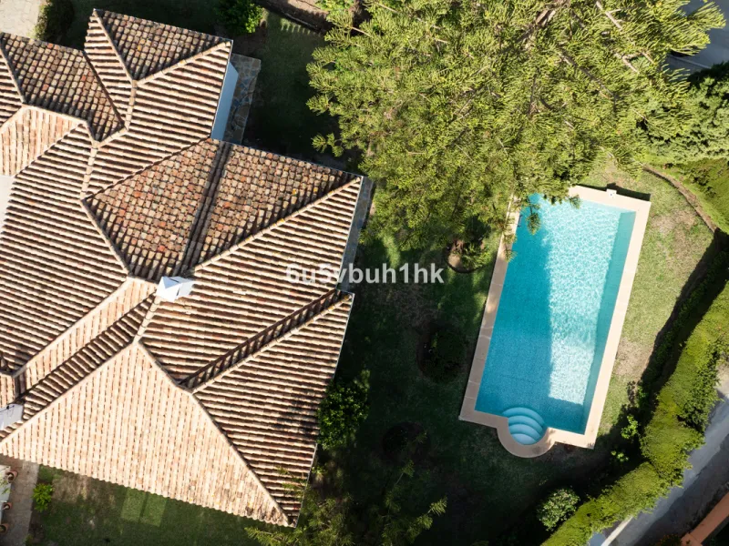 House - Detached Villa в продаже в Benahavís, Málaga. В доме 3 спален и 3 ванных комнат. Площадь дома 313 м². Площадь участка 1348 м²