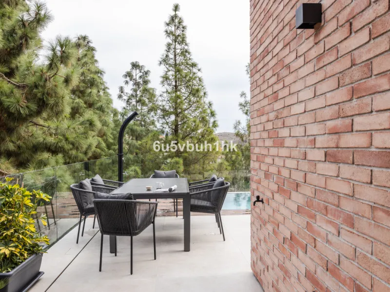 Exquisite modern villa, a newly built family home that perfectly blends contemporary design with comfort and convenience. Nestled in the desirable neighborhood of El Atabal, Malaga, this three-story residence offers breathtaking sea and mountain views fro