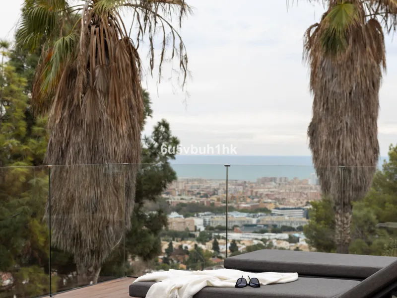 Exquisite modern villa, a newly built family home that perfectly blends contemporary design with comfort and convenience. Nestled in the desirable neighborhood of El Atabal, Malaga, this three-story residence offers breathtaking sea and mountain views fro