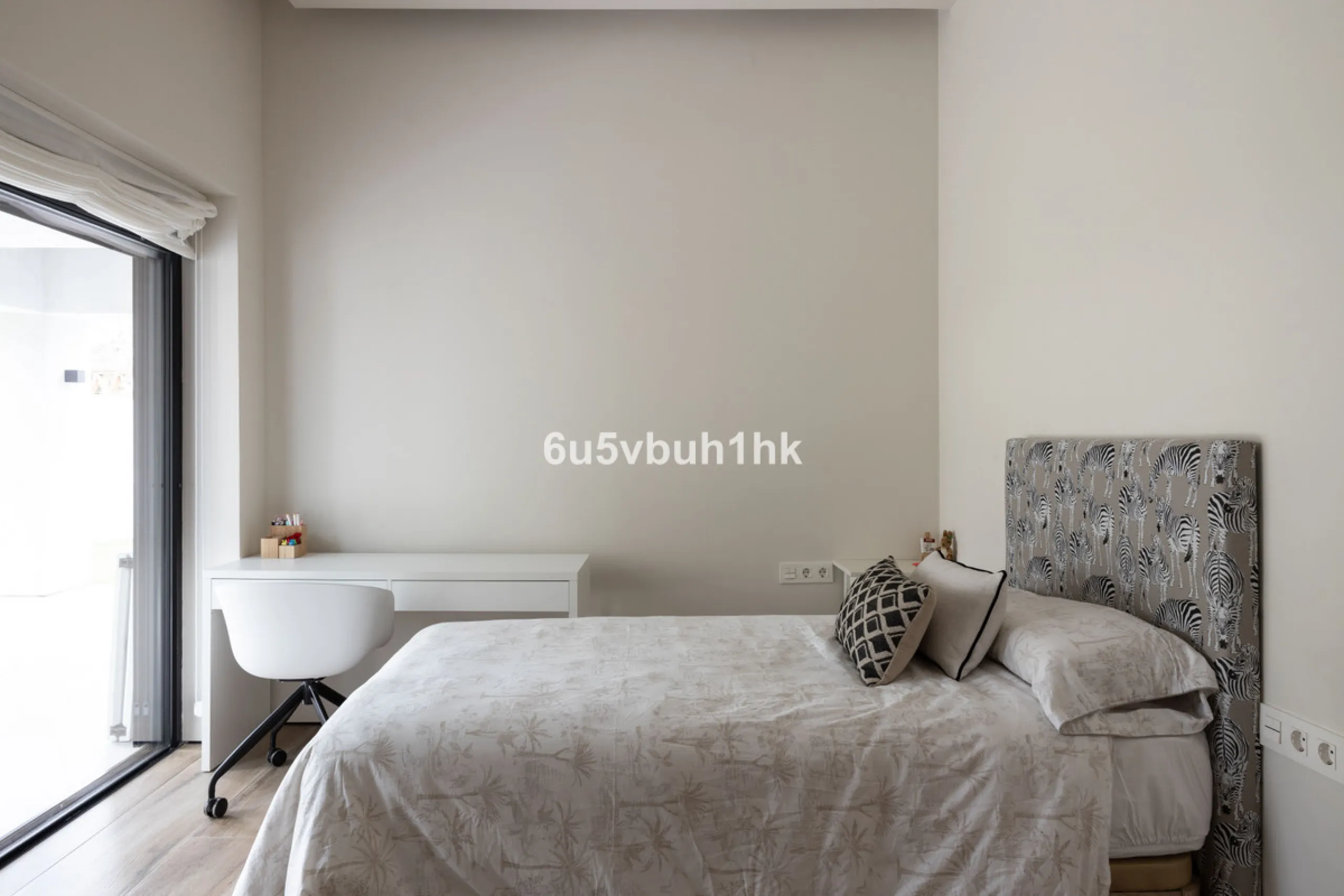 Exquisite modern villa, a newly built family home that perfectly blends contemporary design with comfort and convenience. Nestled in the desirable neighborhood of El Atabal, Malaga, this three-story residence offers breathtaking sea and mountain views fro