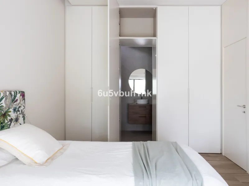 Exquisite modern villa, a newly built family home that perfectly blends contemporary design with comfort and convenience. Nestled in the desirable neighborhood of El Atabal, Malaga, this three-story residence offers breathtaking sea and mountain views fro