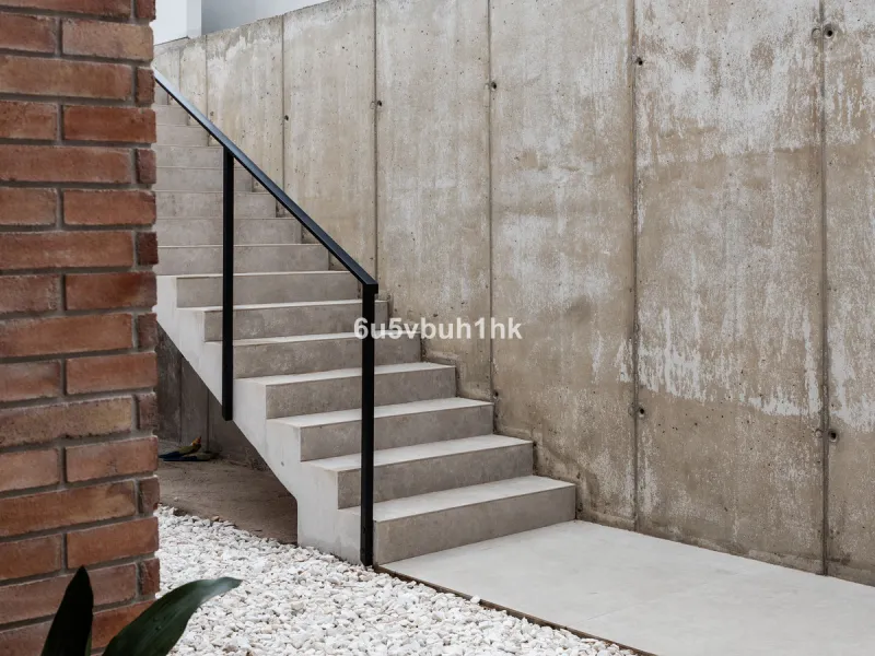 Exquisite modern villa, a newly built family home that perfectly blends contemporary design with comfort and convenience. Nestled in the desirable neighborhood of El Atabal, Malaga, this three-story residence offers breathtaking sea and mountain views fro