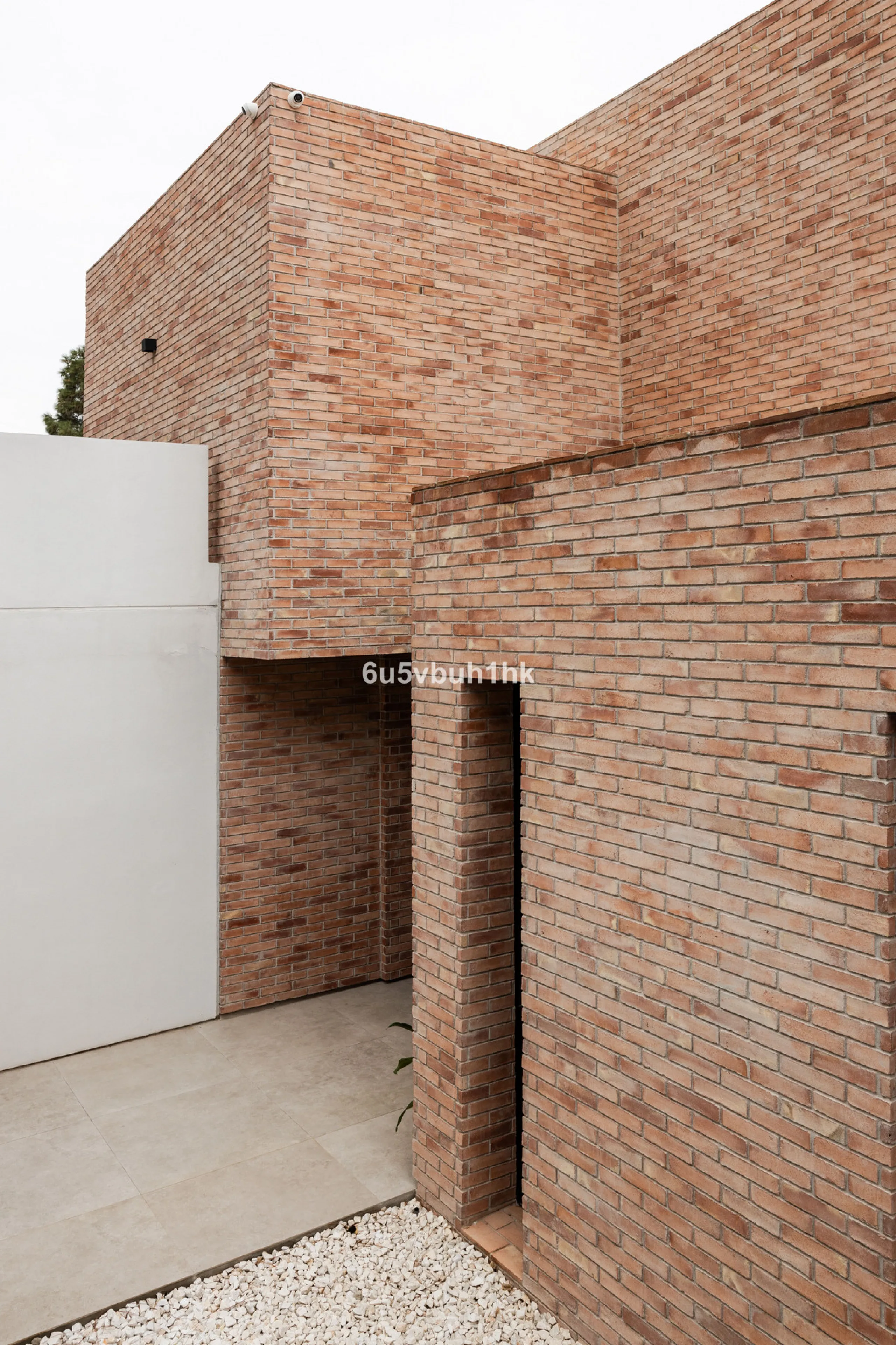 Exquisite modern villa, a newly built family home that perfectly blends contemporary design with comfort and convenience. Nestled in the desirable neighborhood of El Atabal, Malaga, this three-story residence offers breathtaking sea and mountain views fro