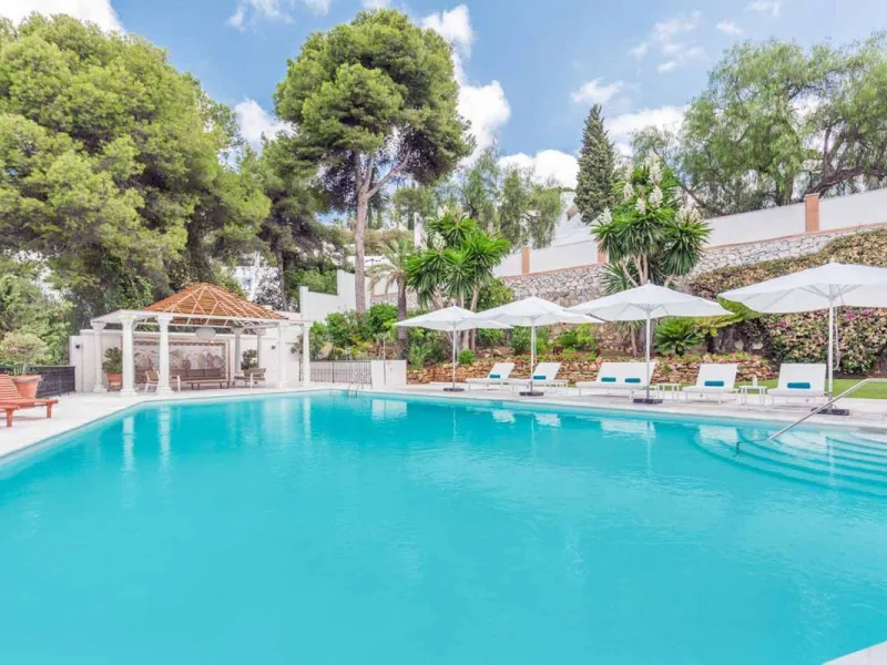 Spacious Front line golf Villa available for sale in Rio Real, Marbella!