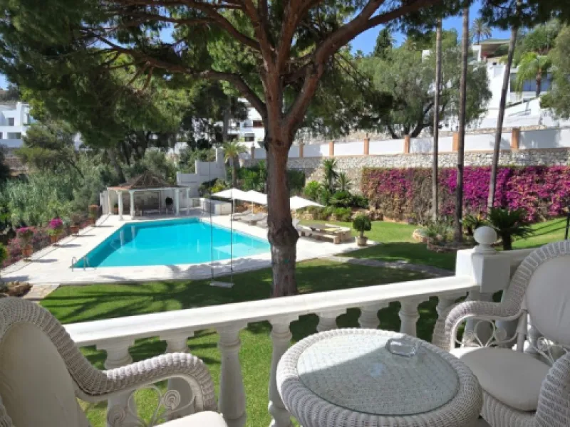 Spacious Front line golf Villa available for sale in Rio Real, Marbella!