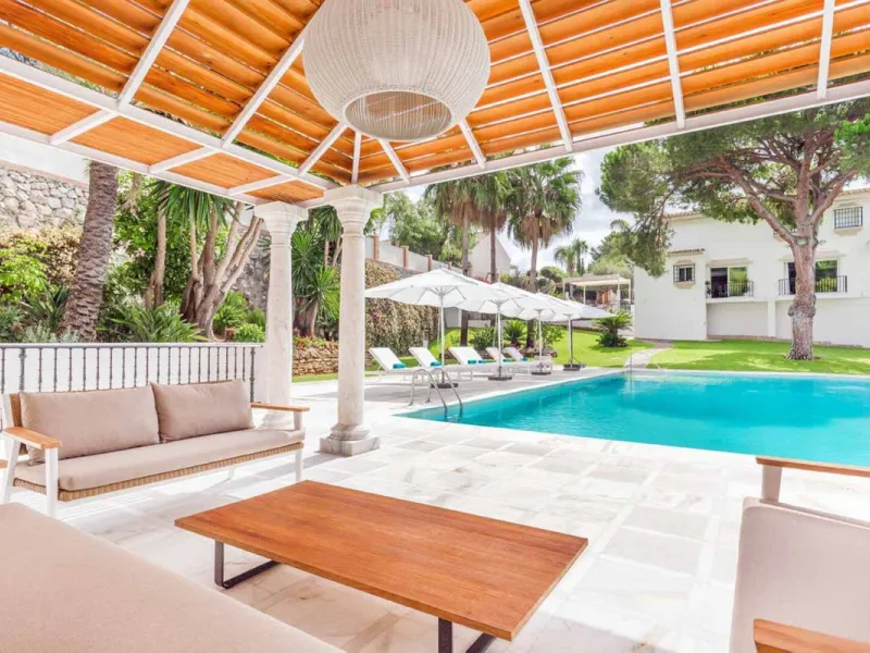 Spacious Front line golf Villa available for sale in Rio Real, Marbella!