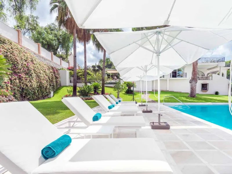 Spacious Front line golf Villa available for sale in Rio Real, Marbella!