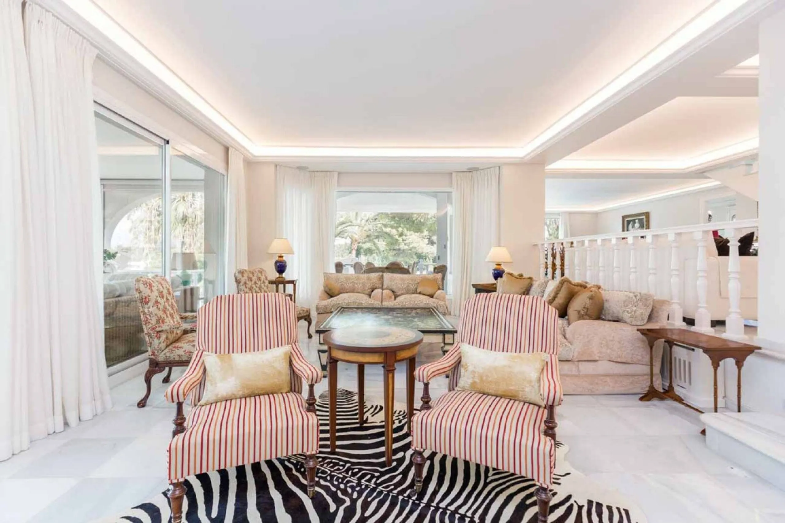 Spacious Front line golf Villa available for sale in Rio Real, Marbella!