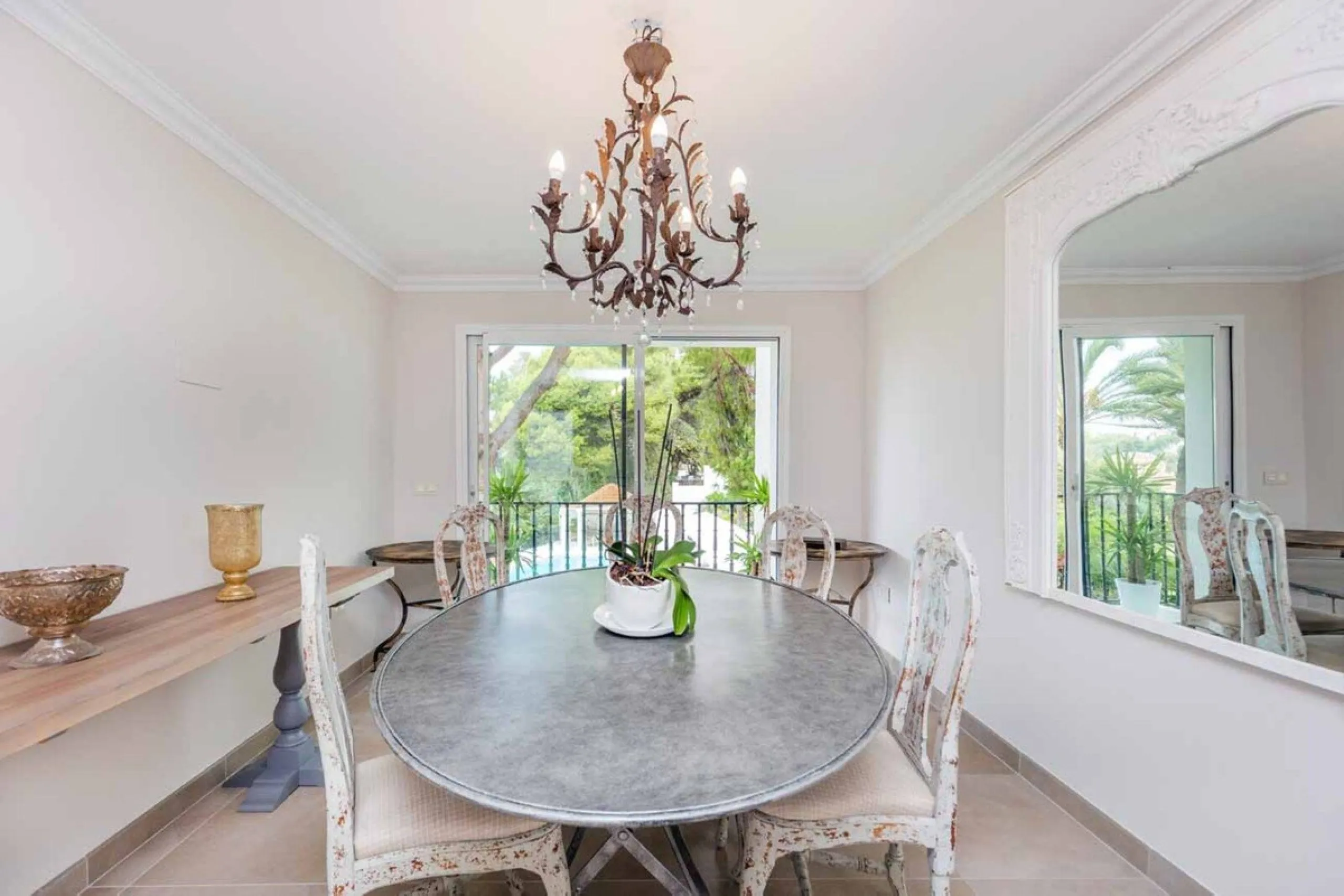 Spacious Front line golf Villa available for sale in Rio Real, Marbella!