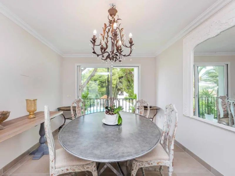 Spacious Front line golf Villa available for sale in Rio Real, Marbella!