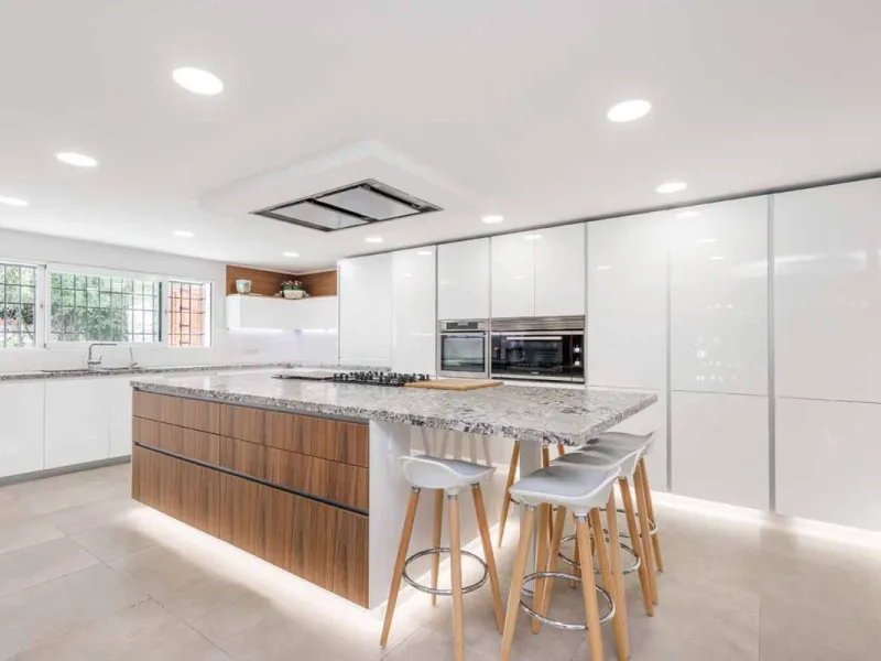 Spacious Front line golf Villa available for sale in Rio Real, Marbella!