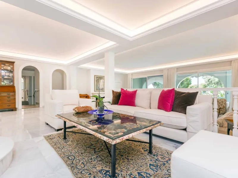 Spacious Front line golf Villa available for sale in Rio Real, Marbella!