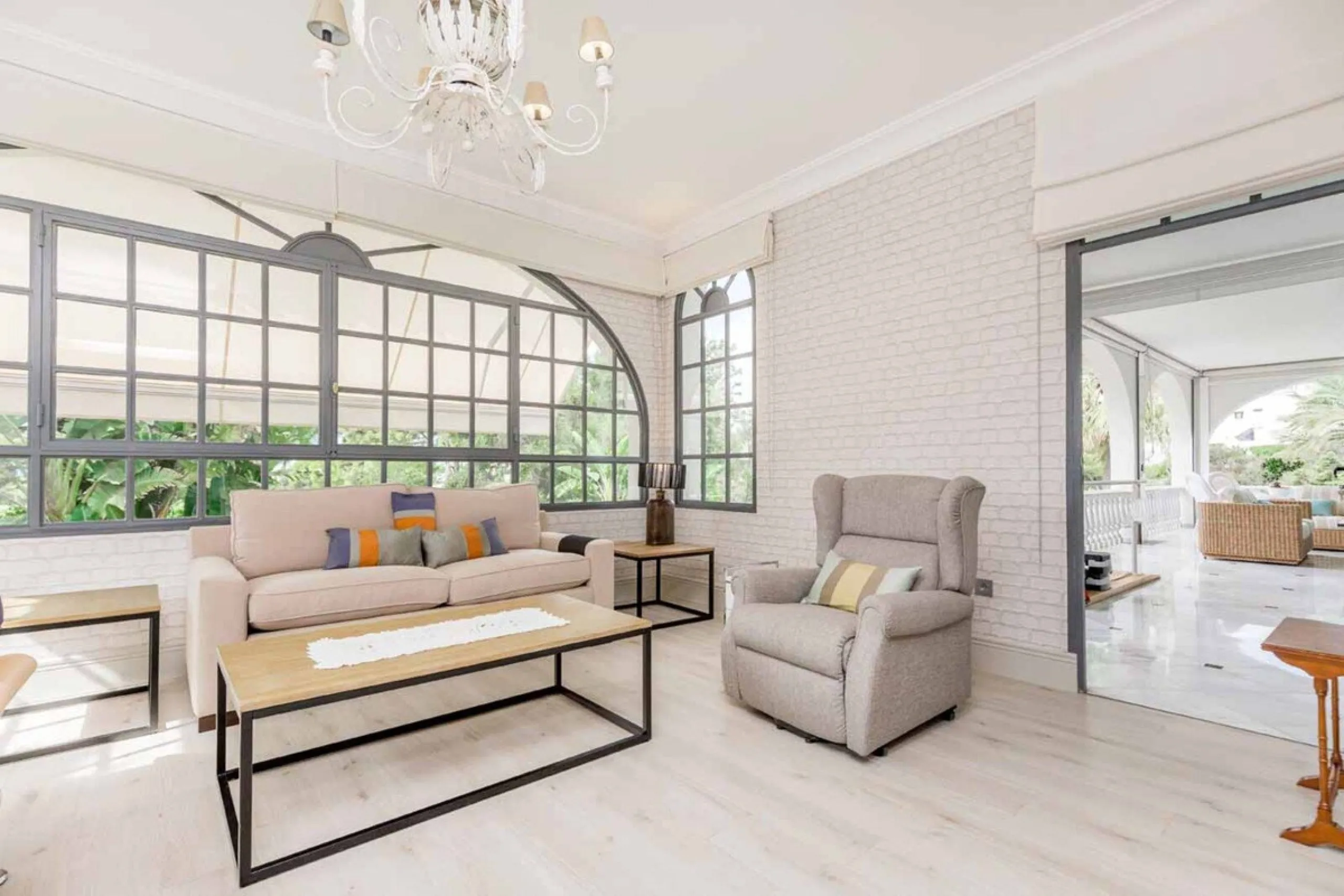 Spacious Front line golf Villa available for sale in Rio Real, Marbella!