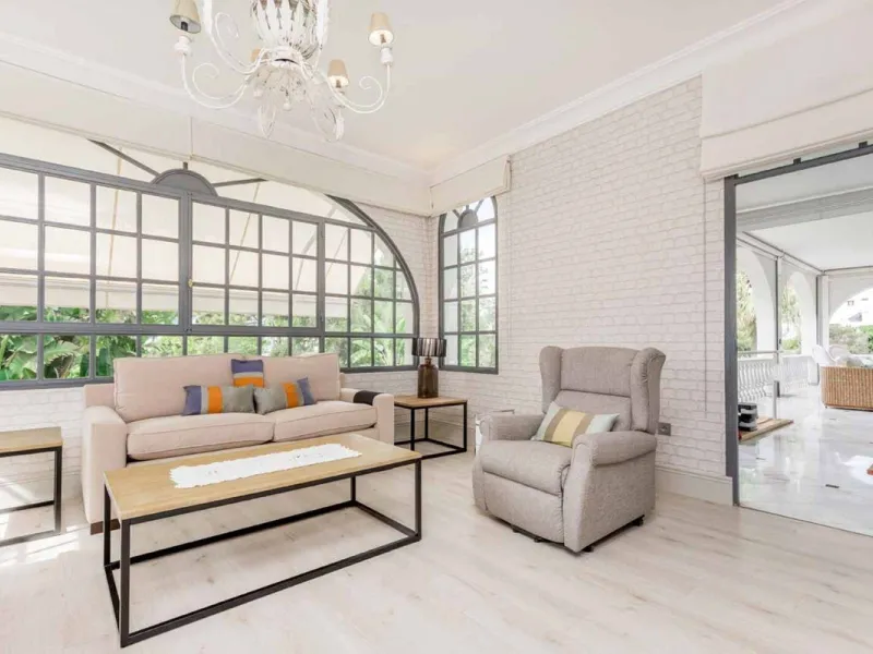 Spacious Front line golf Villa available for sale in Rio Real, Marbella!