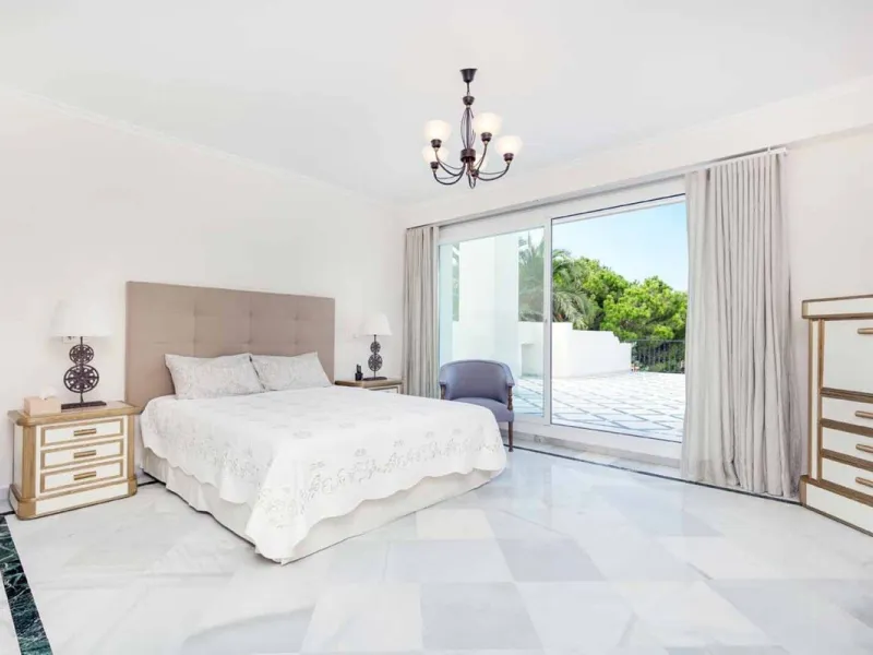 Spacious Front line golf Villa available for sale in Rio Real, Marbella!