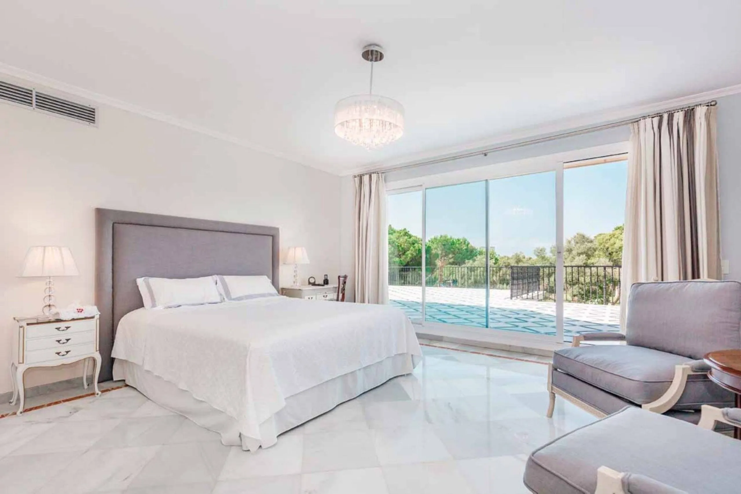 Spacious Front line golf Villa available for sale in Rio Real, Marbella!