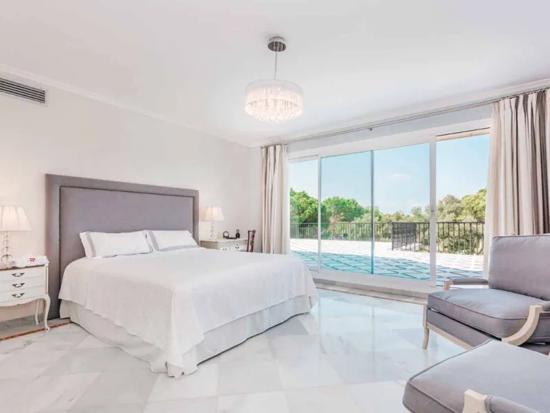 Spacious Front line golf Villa available for sale in Rio Real, Marbella!