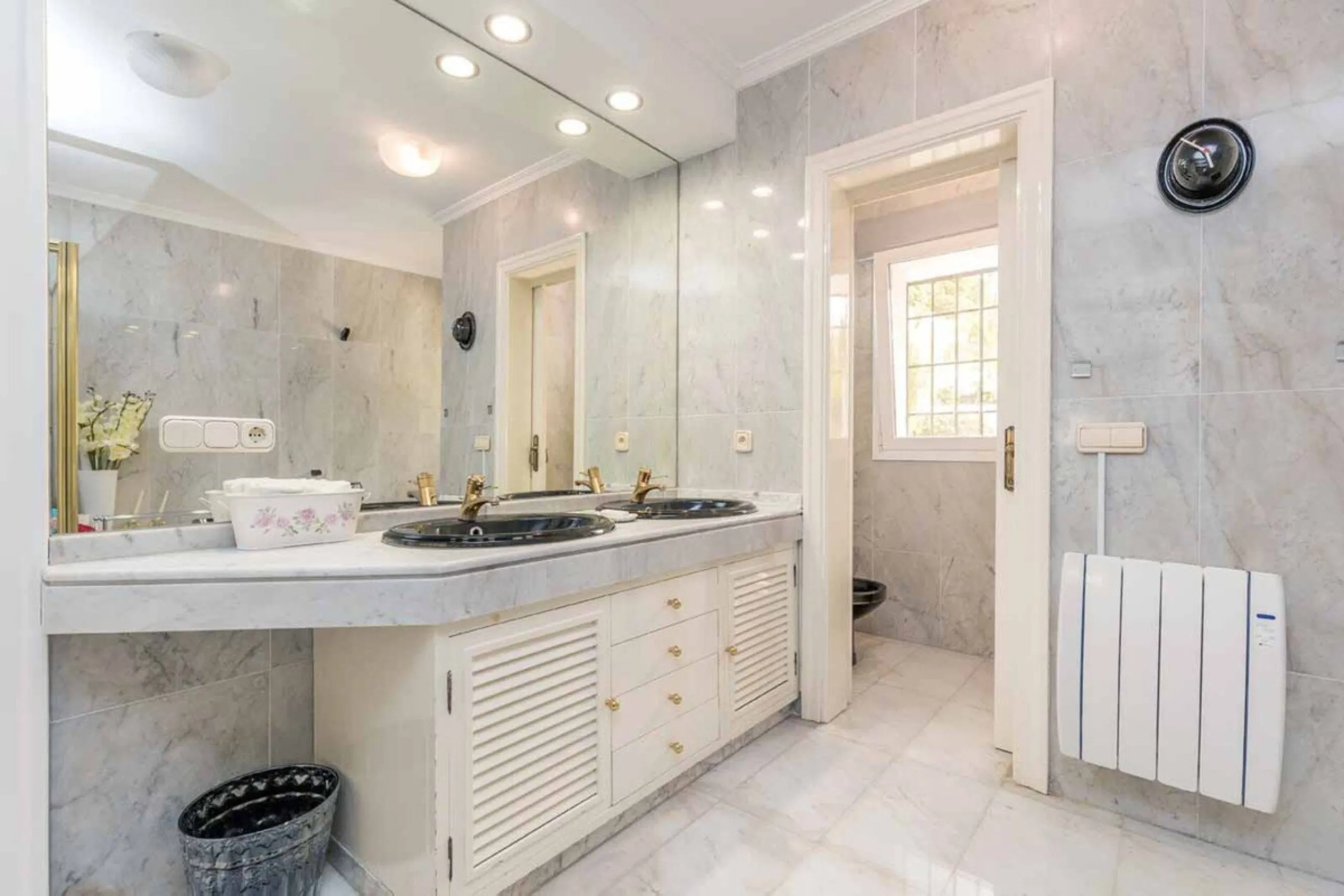 Spacious Front line golf Villa available for sale in Rio Real, Marbella!