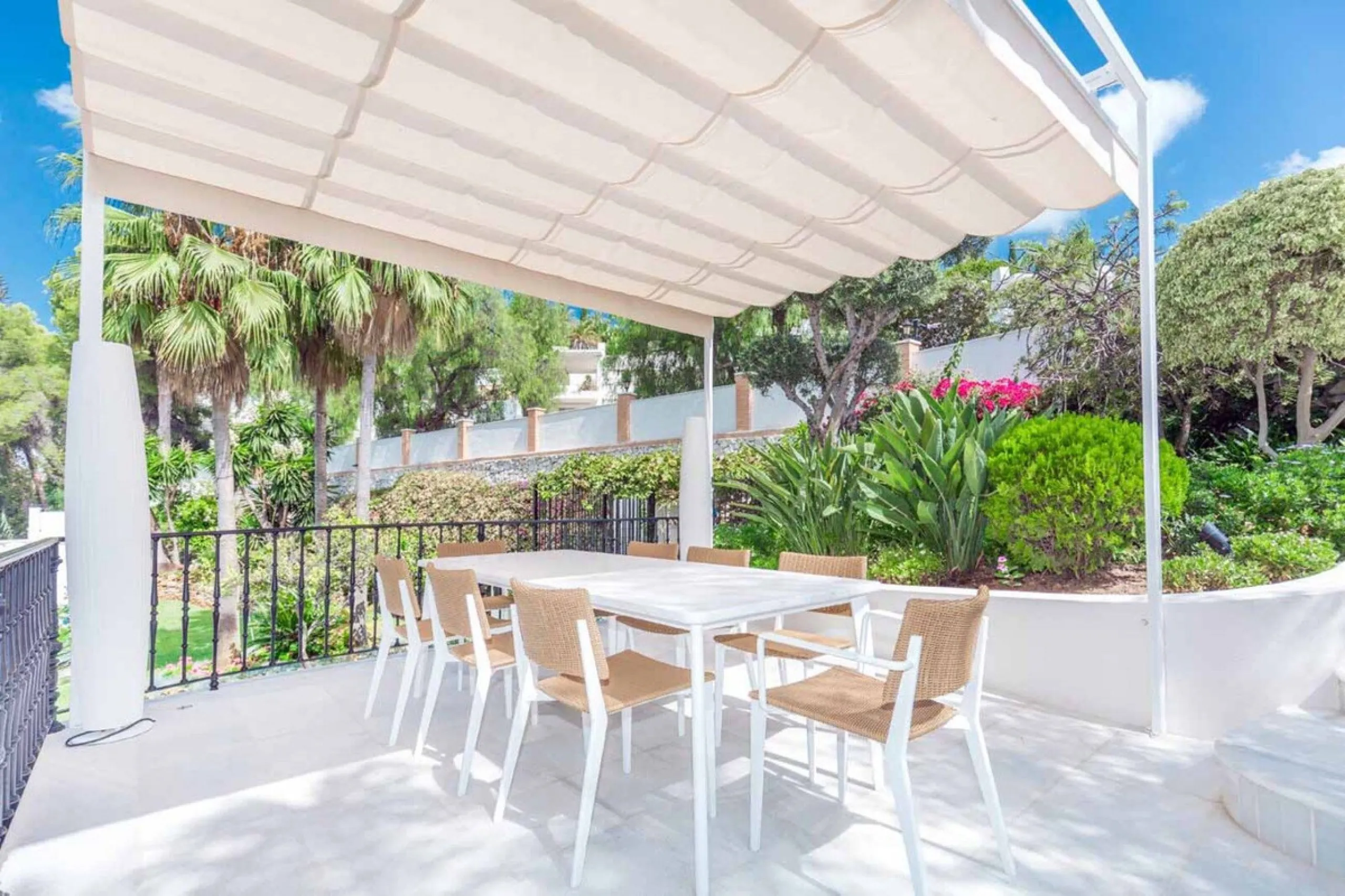 Spacious Front line golf Villa available for sale in Rio Real, Marbella!