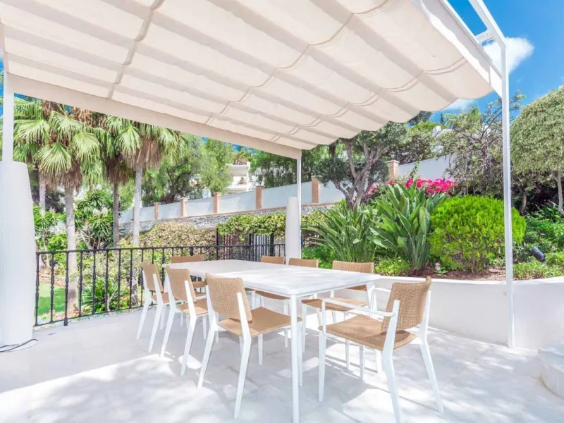 Spacious Front line golf Villa available for sale in Rio Real, Marbella!