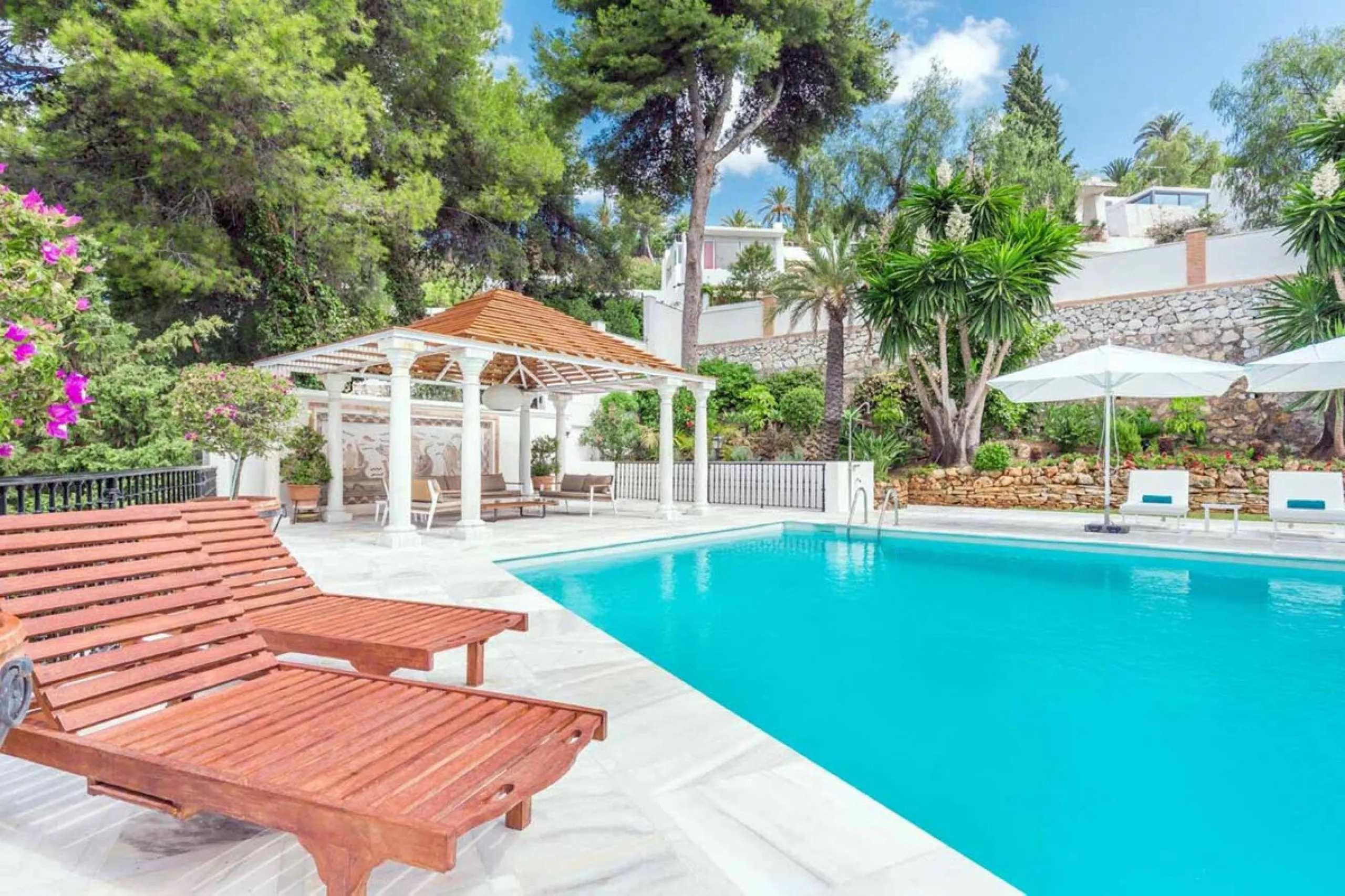 Spacious Front line golf Villa available for sale in Rio Real, Marbella!