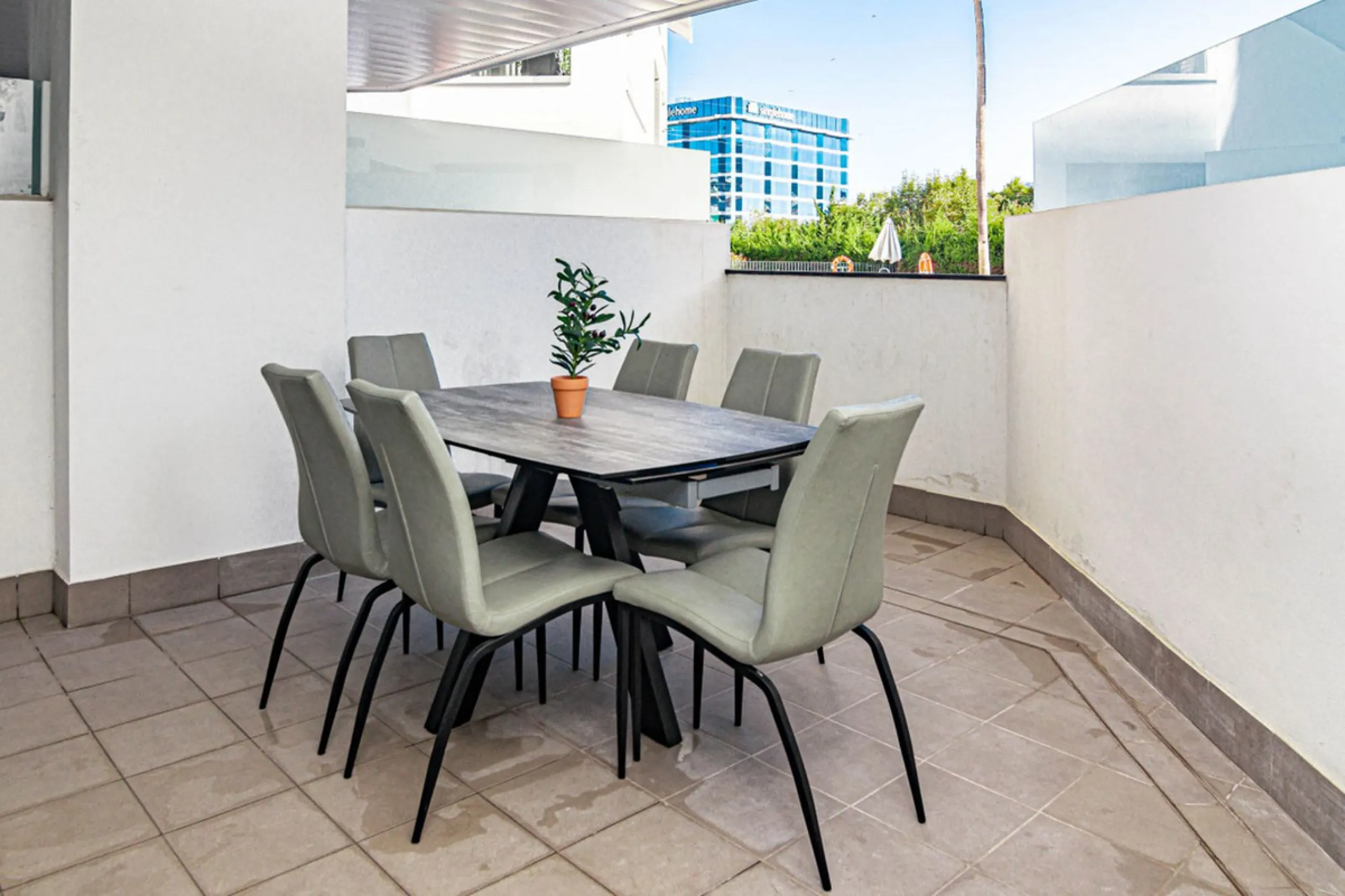 Apartment - Ground Floor Apartment в продаже в Marbella, Málaga. В доме 3 спален и 2 ванных комнат. Площадь дома 110 м²